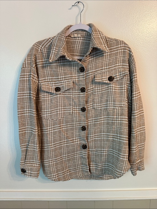 LA MIEL Jackets & Blazers - LA MIEL Beige and Cream Plaid Button-Up Jacket/Shacket Size Small